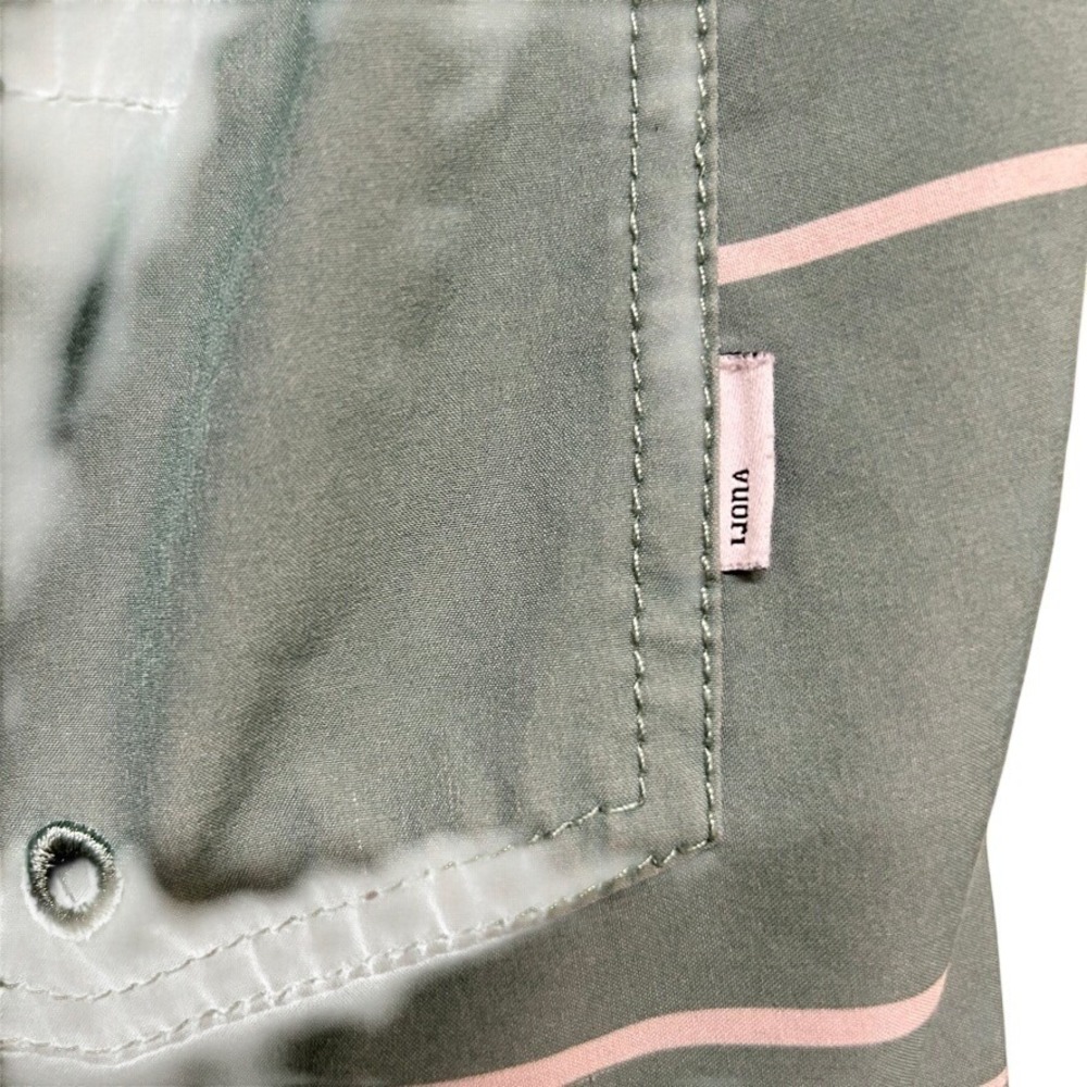 Vuori‎ Men's Green Striped Kore Drawstring Pockets 9" Hybrid Boardshorts Size S - Picture 4 of 6